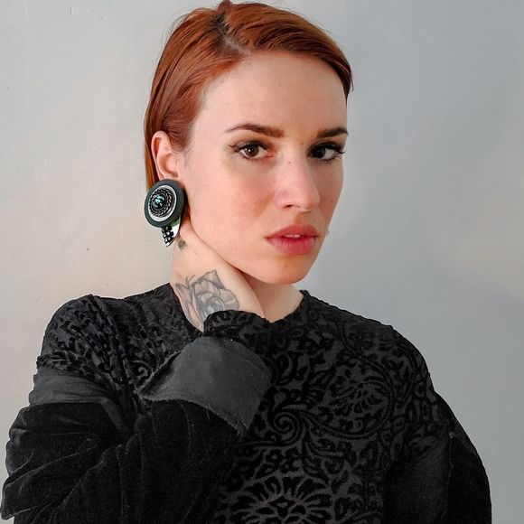 Clip earrings - Picture 3 of 3